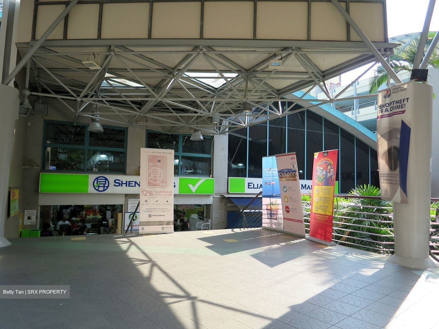 Elias Mall (D18), Retail #547591511